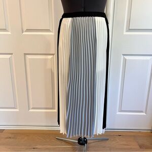 NWT Laundry By Shelli Segal Black and White Midi Skirt